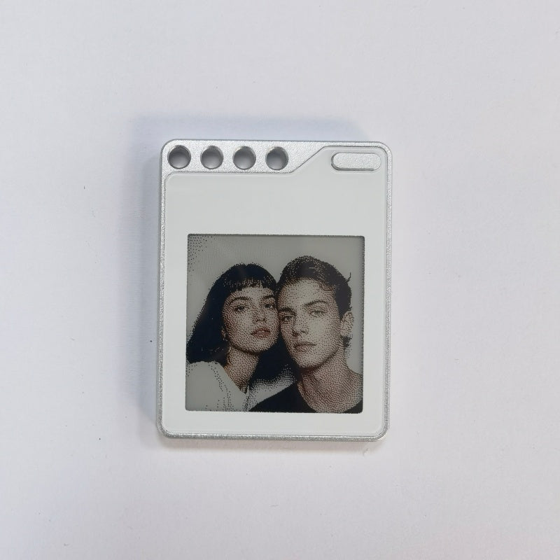 Position tracking E-ink screen label